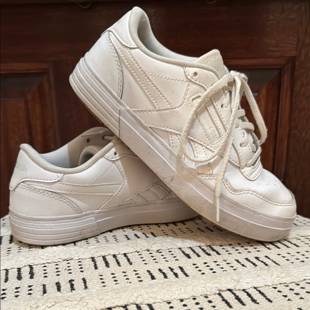 Reebok Memorytech for Everyday Comfort White Leather Sneakers Size 6.5
